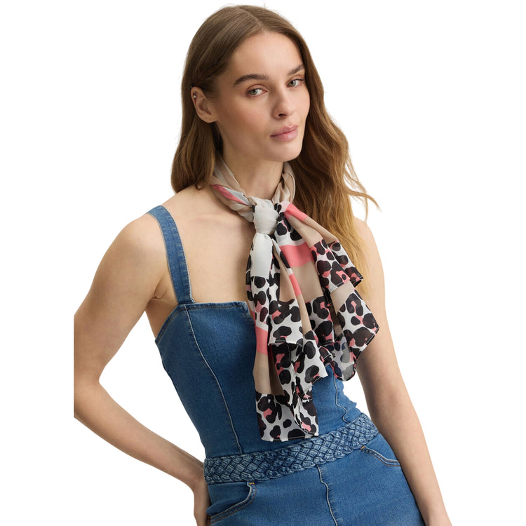 Foulard da Donna con stampa animalier su modella