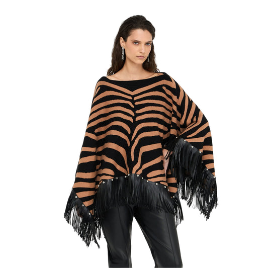 Poncho Donna Zebrato con frange modella frontale