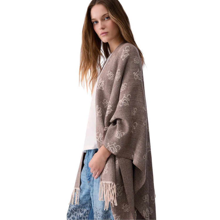 Poncho Donna con logo jacquard beige modella laterale