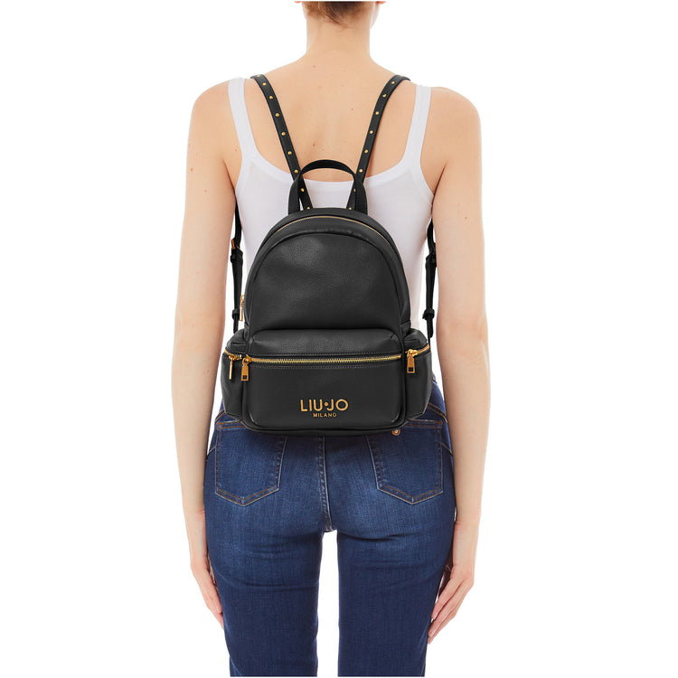 Zaino Donna con taschini laterali Nero modella