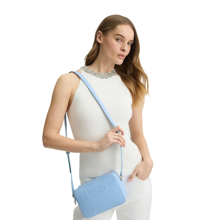 Borsa a tracolla Donna in ecopelle azzurra modella