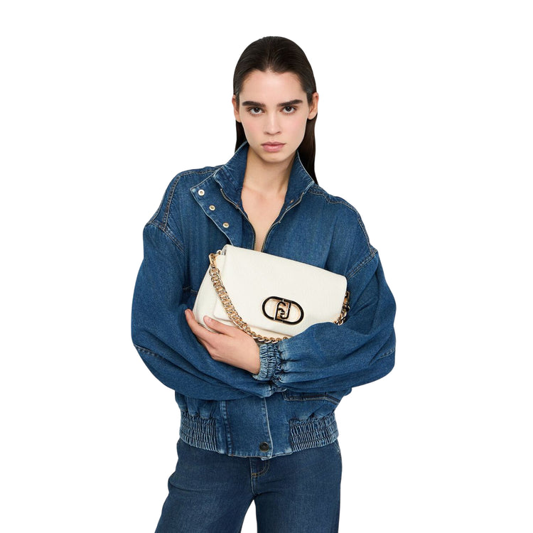 Borsa Donna media La Puffy Bianco su modella frontale