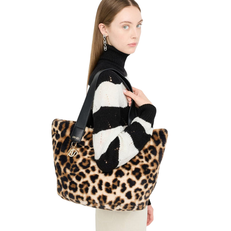 Borsa Donna hobo grande in pelliccia sintetica su modella