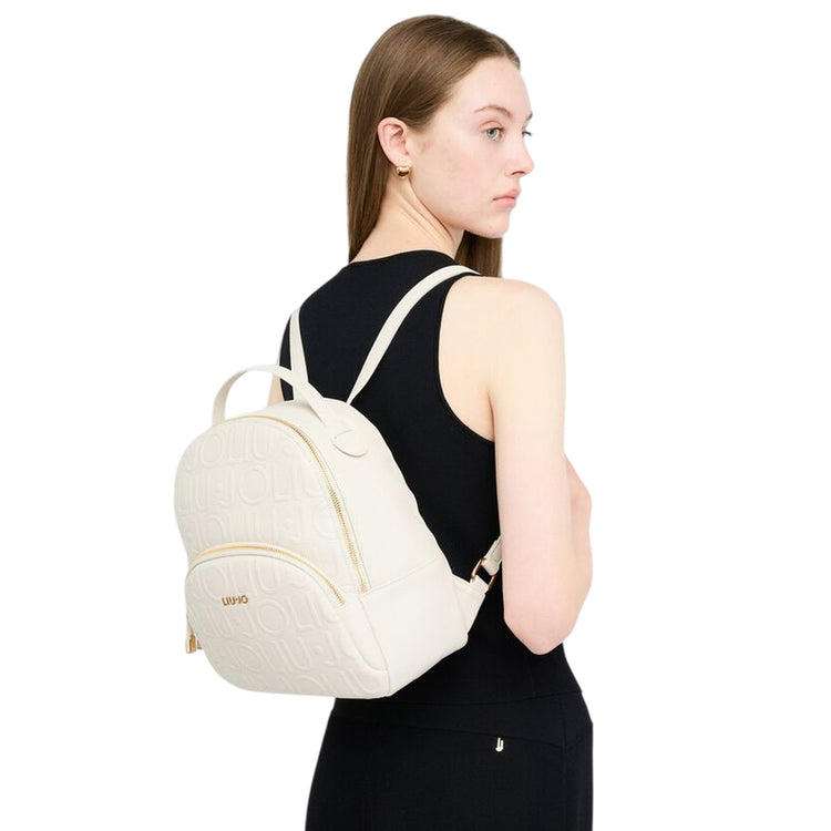 Zaino medio Donna con logo a rilievo Bianco su modella