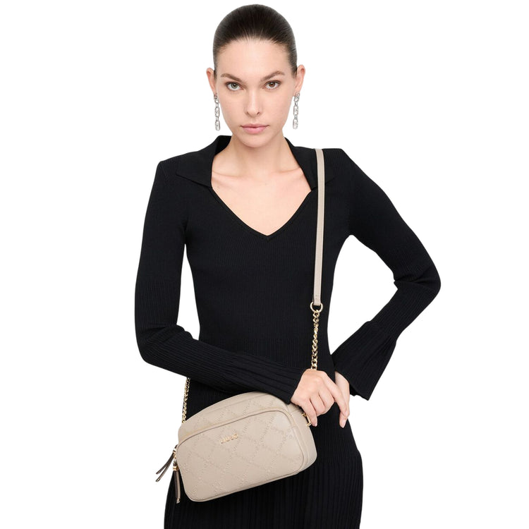 Borsa a tracolla media Donna con motivo rombi Beige indossata da modella