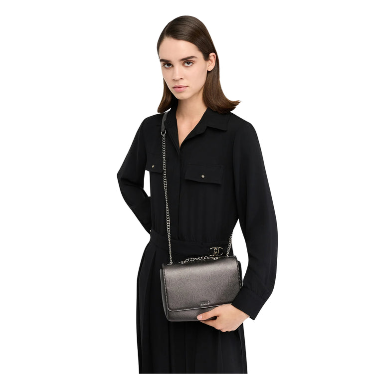 Mini Borsa a tracolla Donna con catena su modella