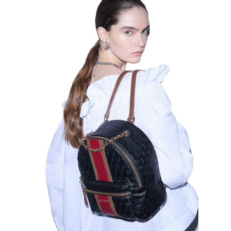 Zaino Donna con logo monogram Nero su modella