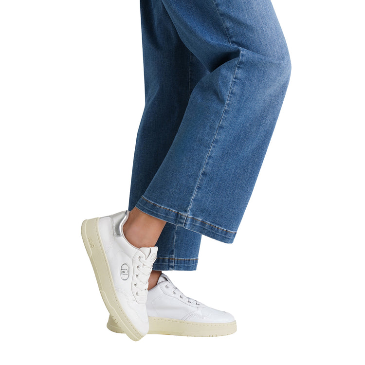Sneakers Donna con tomaia in pelle bottalata modella