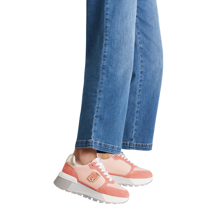 Sneakers platform donna in suede e mesh arancione modella