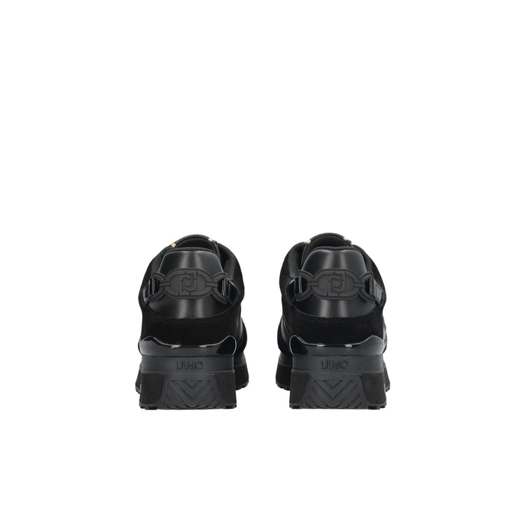 Acquista subito le Sneakers Donna, con inserti in nylon e vernice, morsetto in gomma con logo sul tallone e patch logo sulla linguetta, firmate LiuJo su Martini 900: vieni a scoprire tutta la collezione sul nostro sito