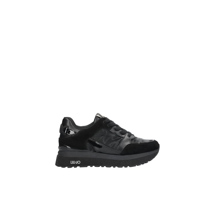 Acquista subito le Sneakers Donna, con inserti in nylon e vernice, morsetto in gomma con logo sul tallone e patch logo sulla linguetta, firmate LiuJo su Martini 900: vieni a scoprire tutta la collezione sul nostro sito