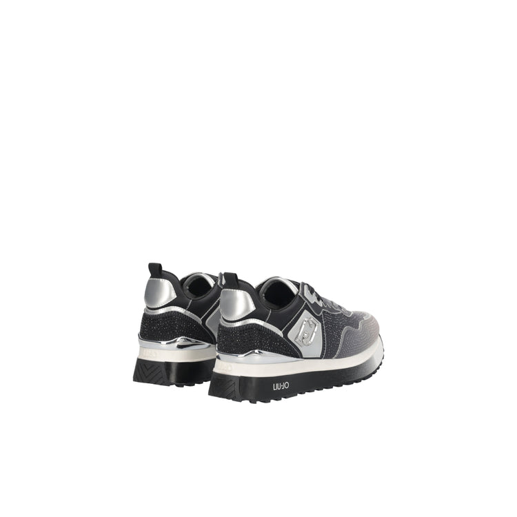 Acquista subito la Sneakers Donna, con inserti effetto laminato, lacci piatti dégradé, e logo metallico applicato sul lato, firmate LiuJo su Martini 900: vieni a scoprire tutta la collezione sul nostro sito