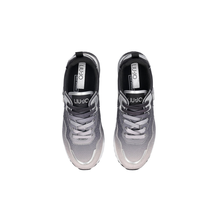 Acquista subito la Sneakers Donna, con inserti effetto laminato, lacci piatti dégradé, e logo metallico applicato sul lato, firmate LiuJo su Martini 900: vieni a scoprire tutta la collezione sul nostro sito