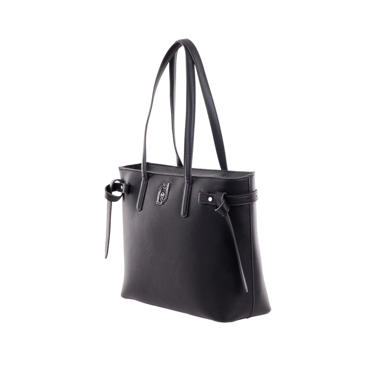 Borsa da donna nera vista a tre quarti