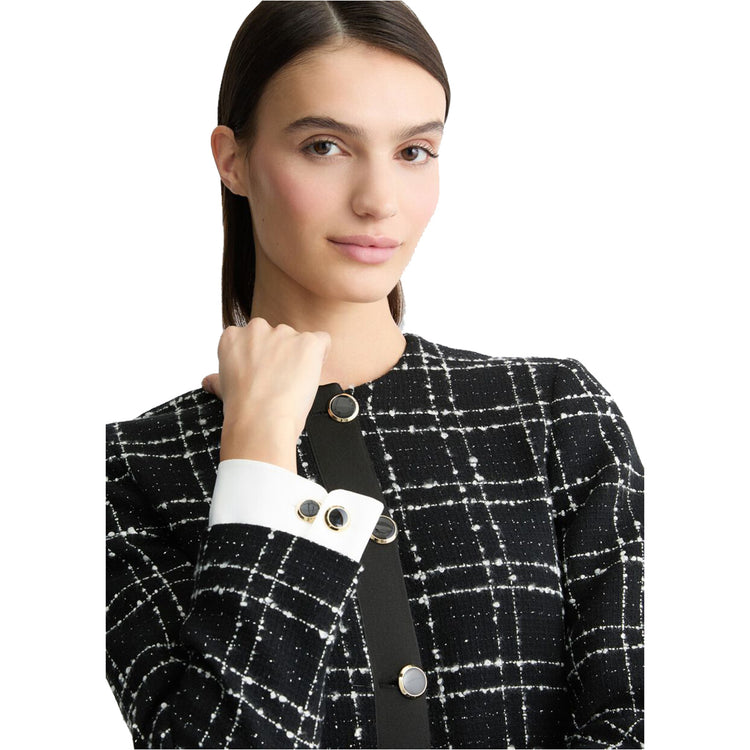 Giacca Donna in bouclé di misto lana e lurex modella frontale ravvicinata