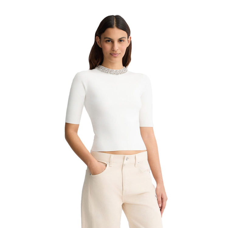 Crop Top Bianco da Donna con gioielli modella frontale