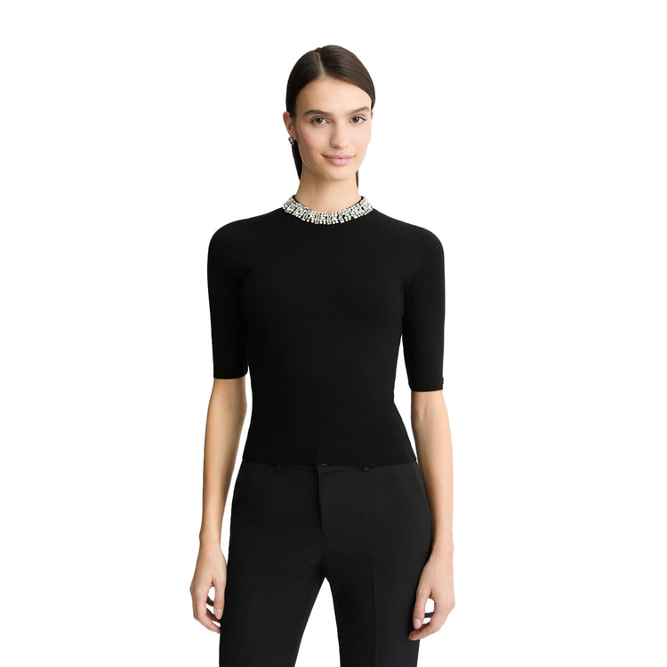 Crop Top Nero da Donna con gioielli modella frontale