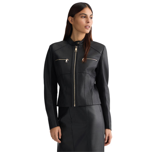 Giacca da Donna modello biker nero in pelle modella frontale