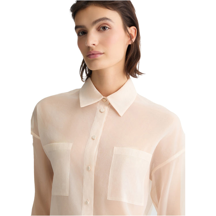 Camicia Donna in organza Beige chiaro modella frontale ravvicinata