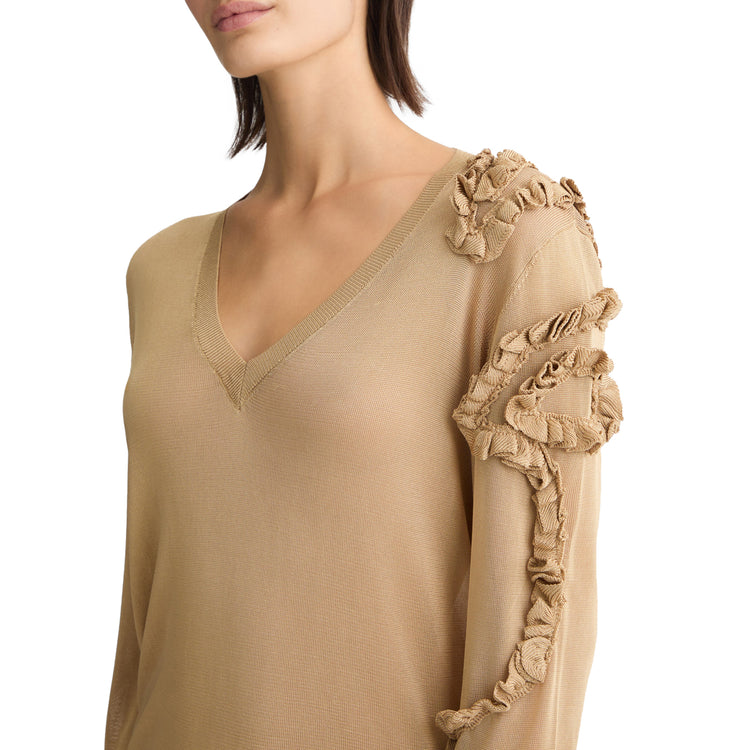 Maglia da donna beige con rouches modella ravvicinata