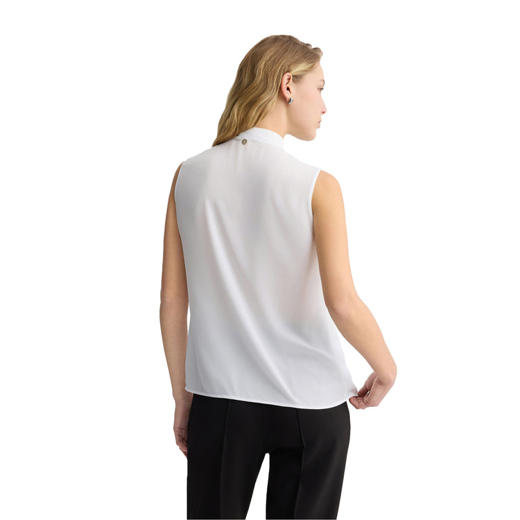 Blusa Donna smanicata con fiocco Bianco modella retro