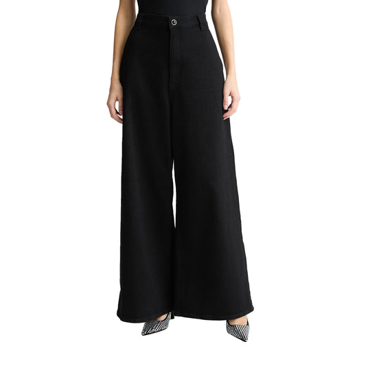 Jeans Donna a palazzo Nero modella frontale