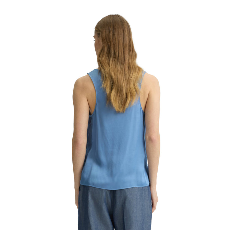 Top Donna in raso azzurro modella retro