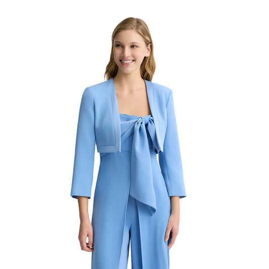 Giacca Donna cropped in envers satin azzurro modella frontale