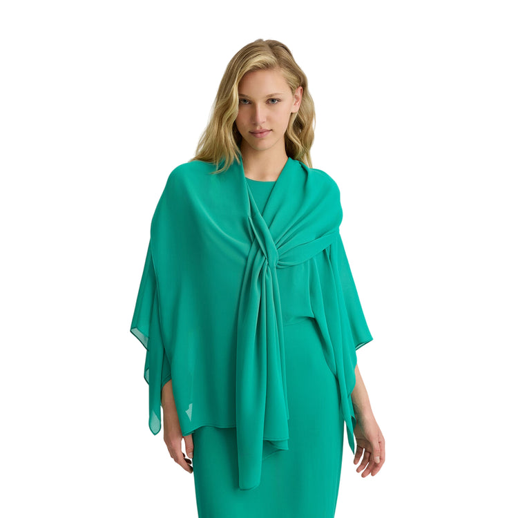 Stola Donna in tinta unita verde su modella