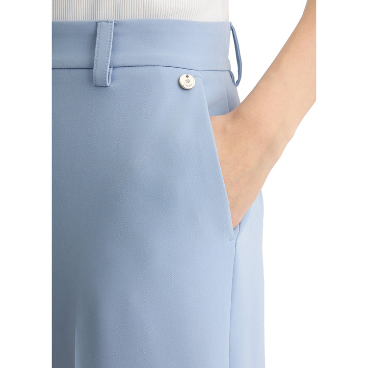 Pantaloni da donna azzurri a palazzo dettaglio tasca