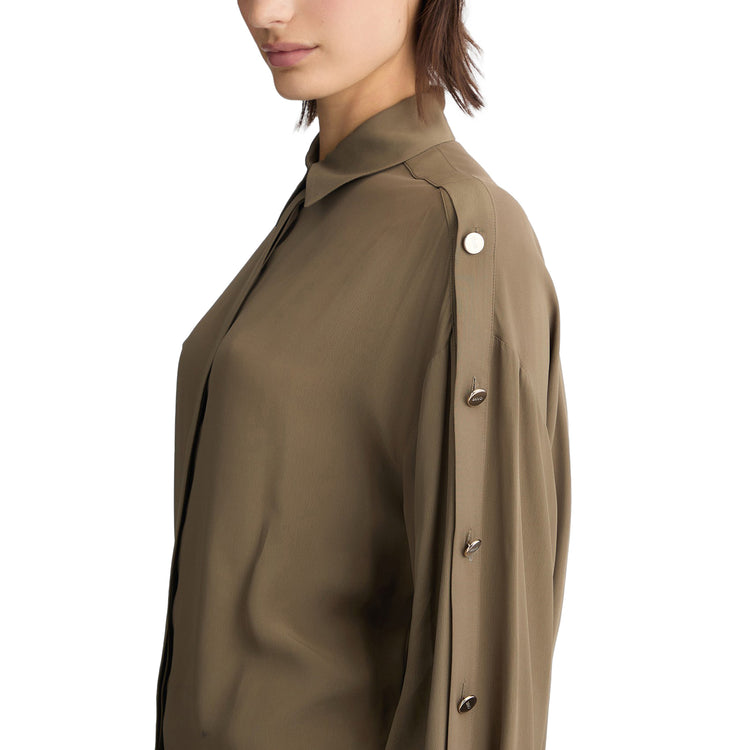Camicia Donna in crêpe de chine Verde militare modella laterale