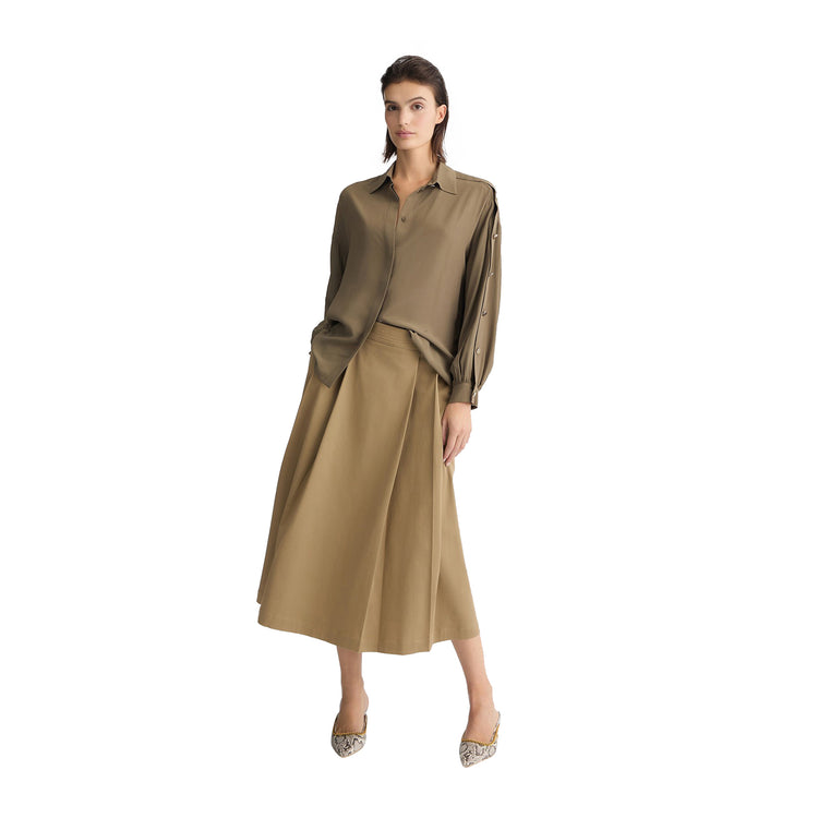 Camicia Donna in crêpe de chine Verde militare modella intera frontale