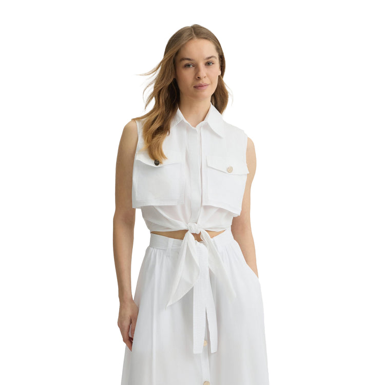 Camicia Donna cropped bianca con nodo modella frontale