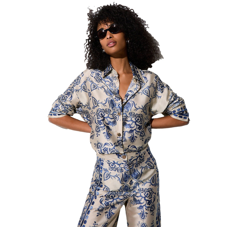 Camicia Donna con stampa foulard modella frontale
