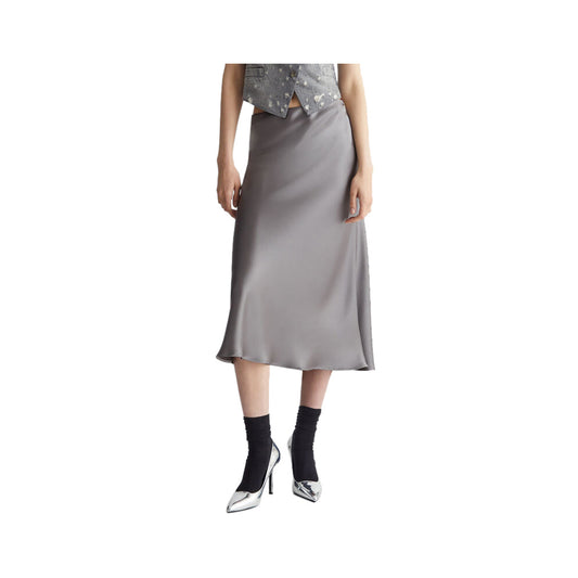 Women's skirt with zip and hook closure