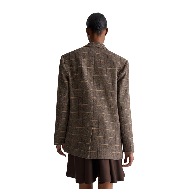 Giacca Donna con spilla gioiello marrone modella retro