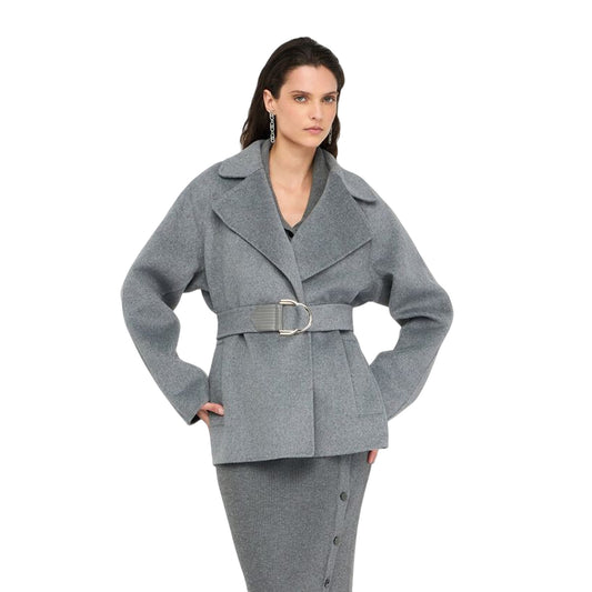 Cappotto Donna in lana con cintura Grigio modella frontale
