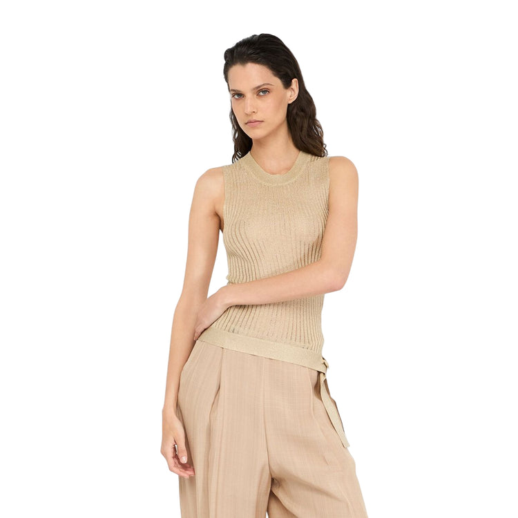 Top Donna in maglia lurex oro modella frontale