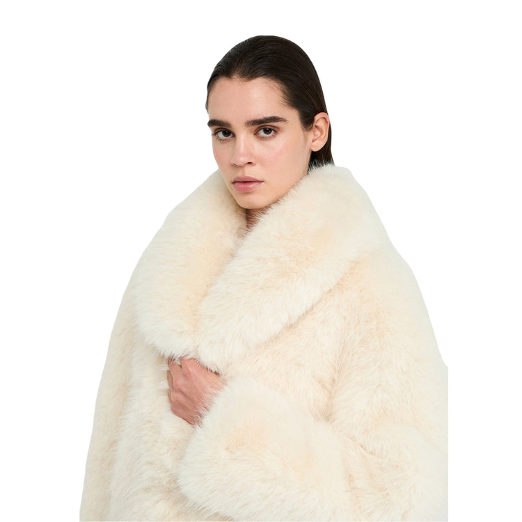 Cappotto Donna in pelliccia sintetica bianco modella frontale ravvicinata
