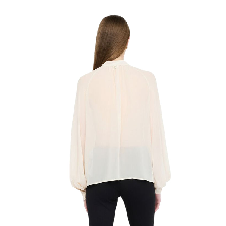 Blusa Donna con collo alla coreana e motivo a V modella retro
