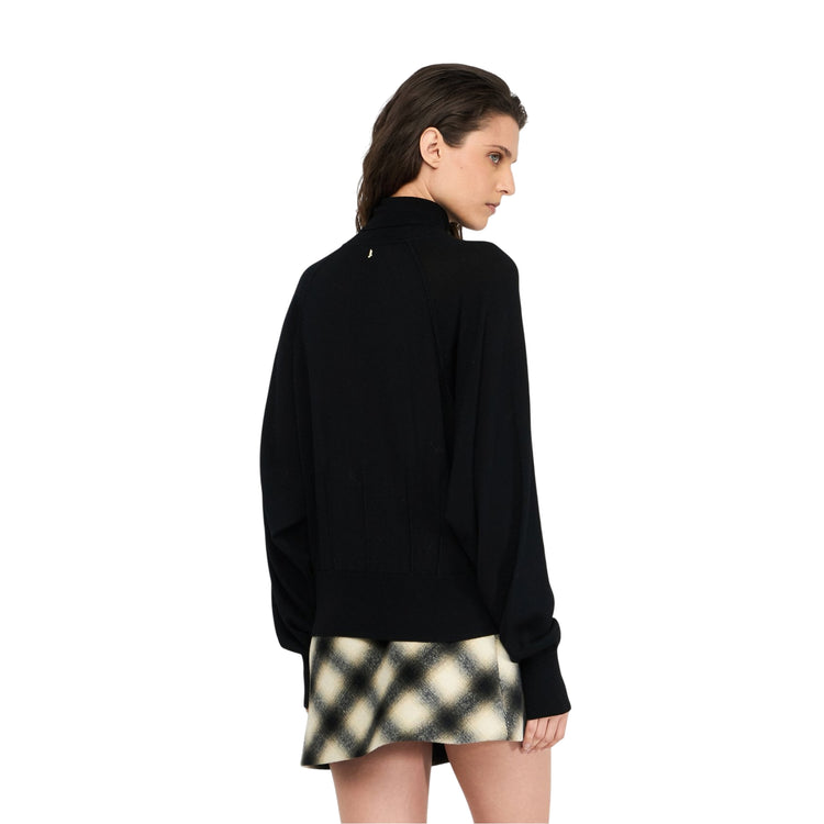 Dolcevita Donna in lana con pizzo Nero modella frontale