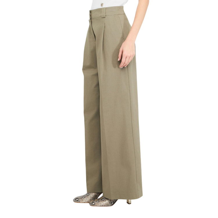 Pantaloni Donna modello cargo Verde modella laterale