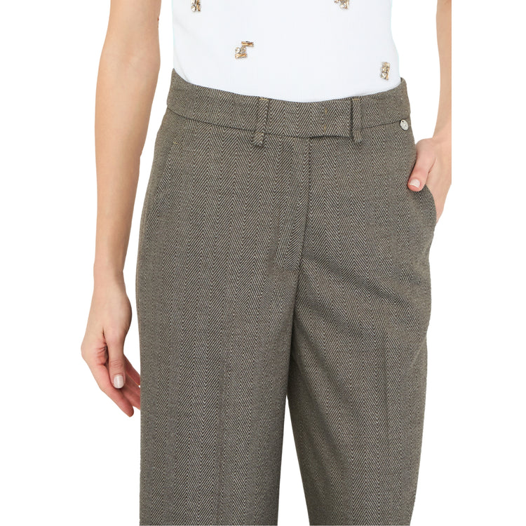 Pantaloni Donna straight con piega modella frontale ravvicinata, dettaglio vita