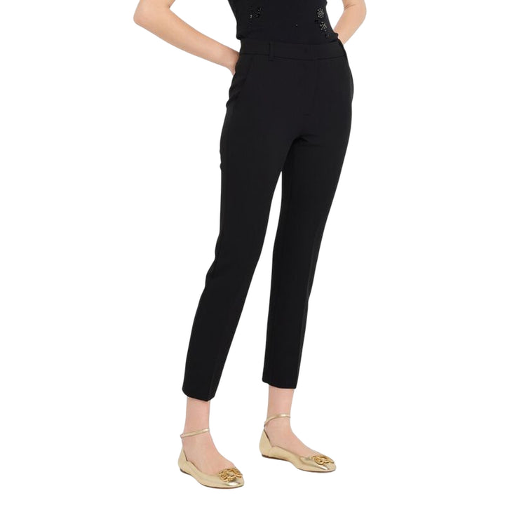 Pantaloni Donna modello a sigaretta Nero modella frontale