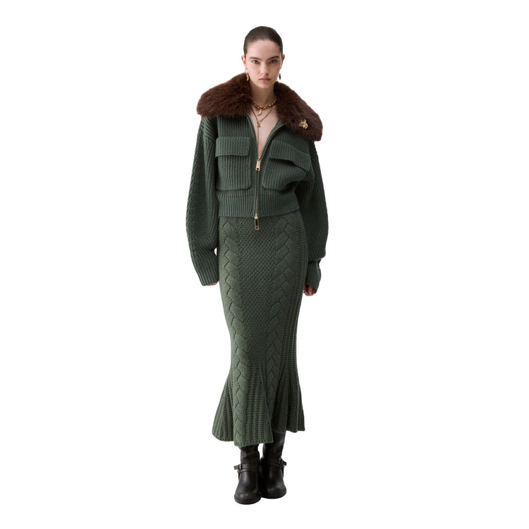 Bomber Donna in lana verde con colletto teddy modella intera frontale
