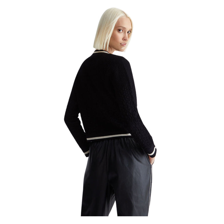 Cardigan da donna nero vista retro su modella
