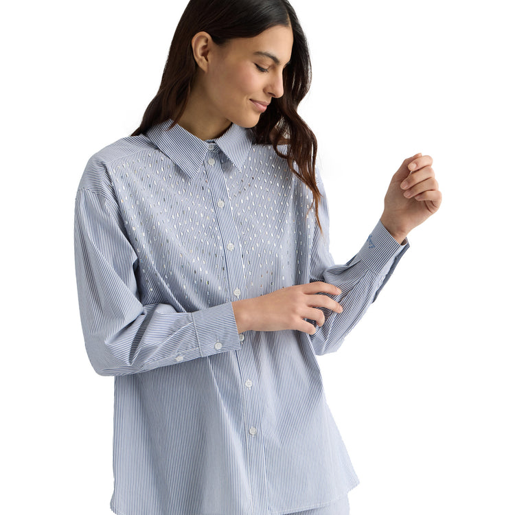 Camicia Donna con applicazioni sul davanti modella