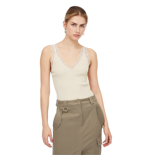 Top Donna in maglia con dettagli in pizzo modella frontale