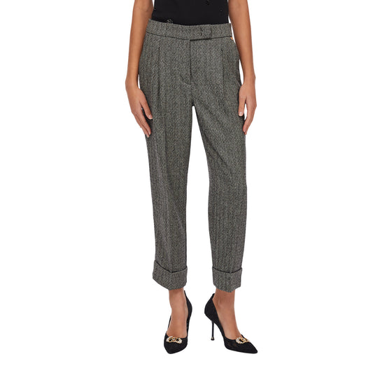 Pantaloni Donna cropped spinati con risvolto modella frontale