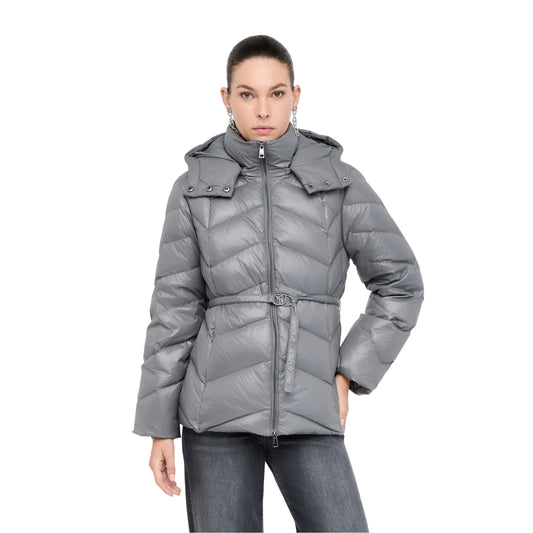 Piumino Donna trapuntato con cappuccio Grigio modella frontale